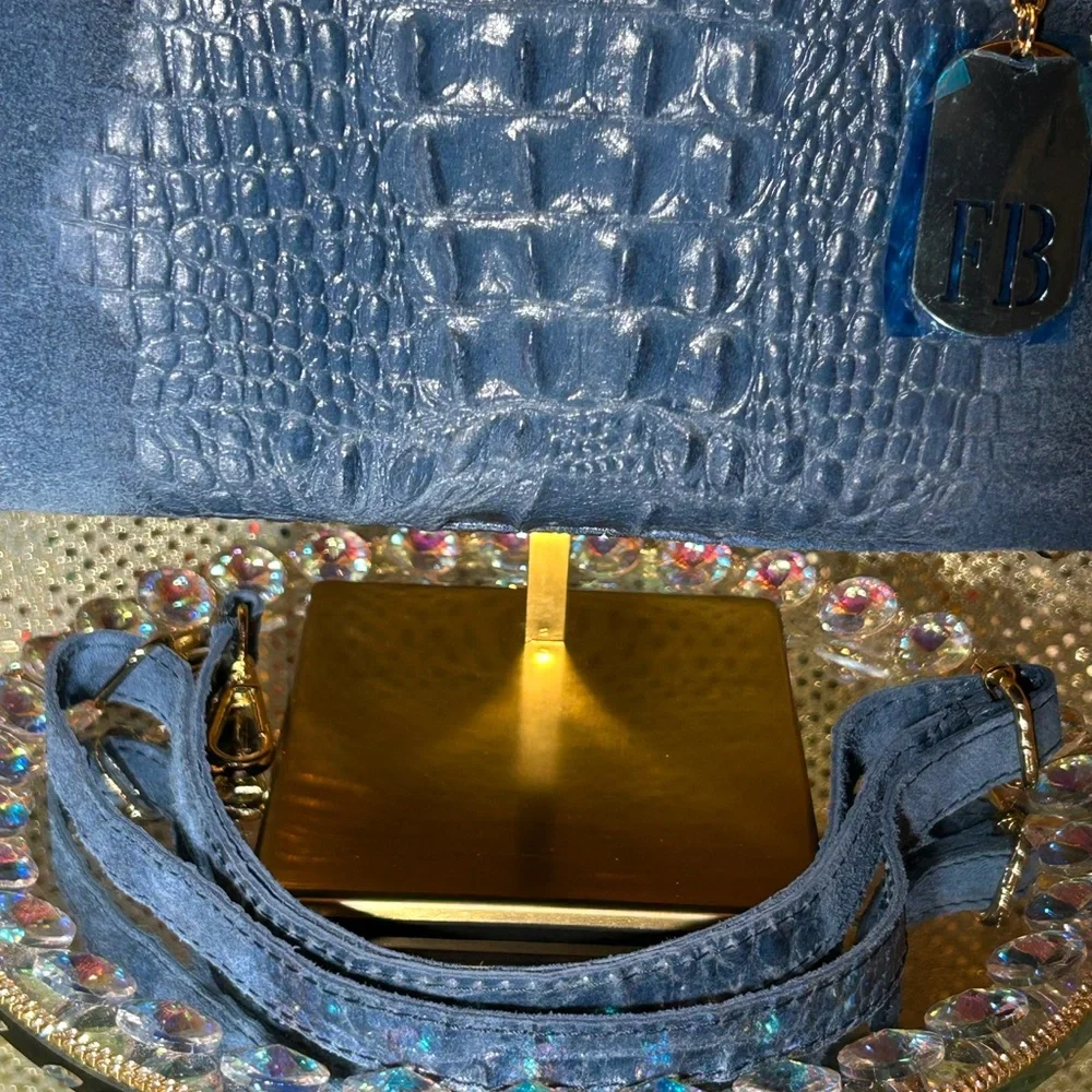 Borse in Pelle Blue Croc-Embossed Suede & Leather Bag Approx. 12” x 10” x 4” NWT - Picture 7 of 15